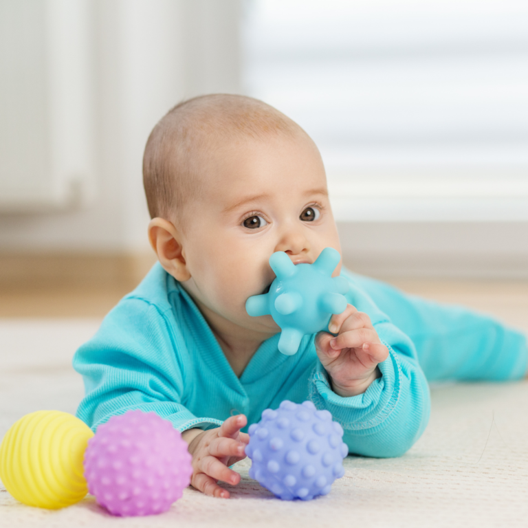 NASZA PÓŁKA Z ZABAWKAMI W 4 MIESIĄCU ŻYCIA